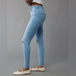 American Eagle Super Stretch distressed light wash jeans women’s size 18